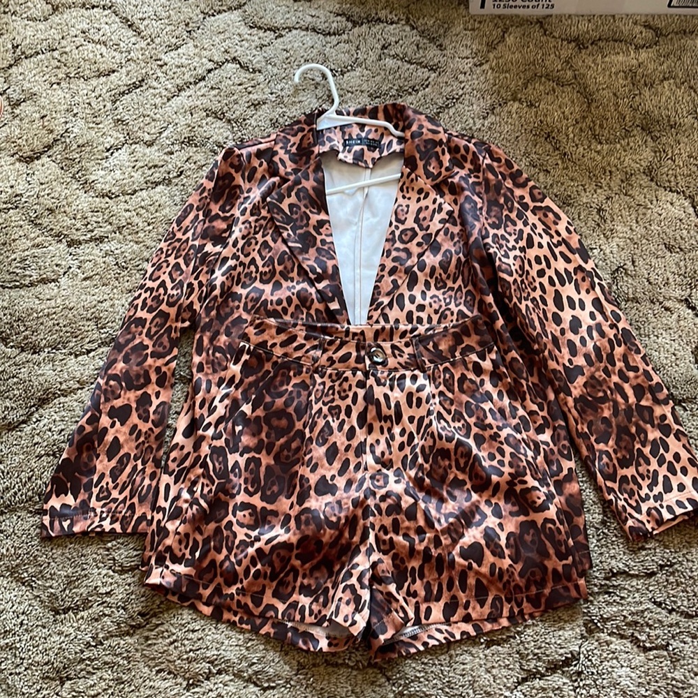 A set of leopard blazer and shorts size xs